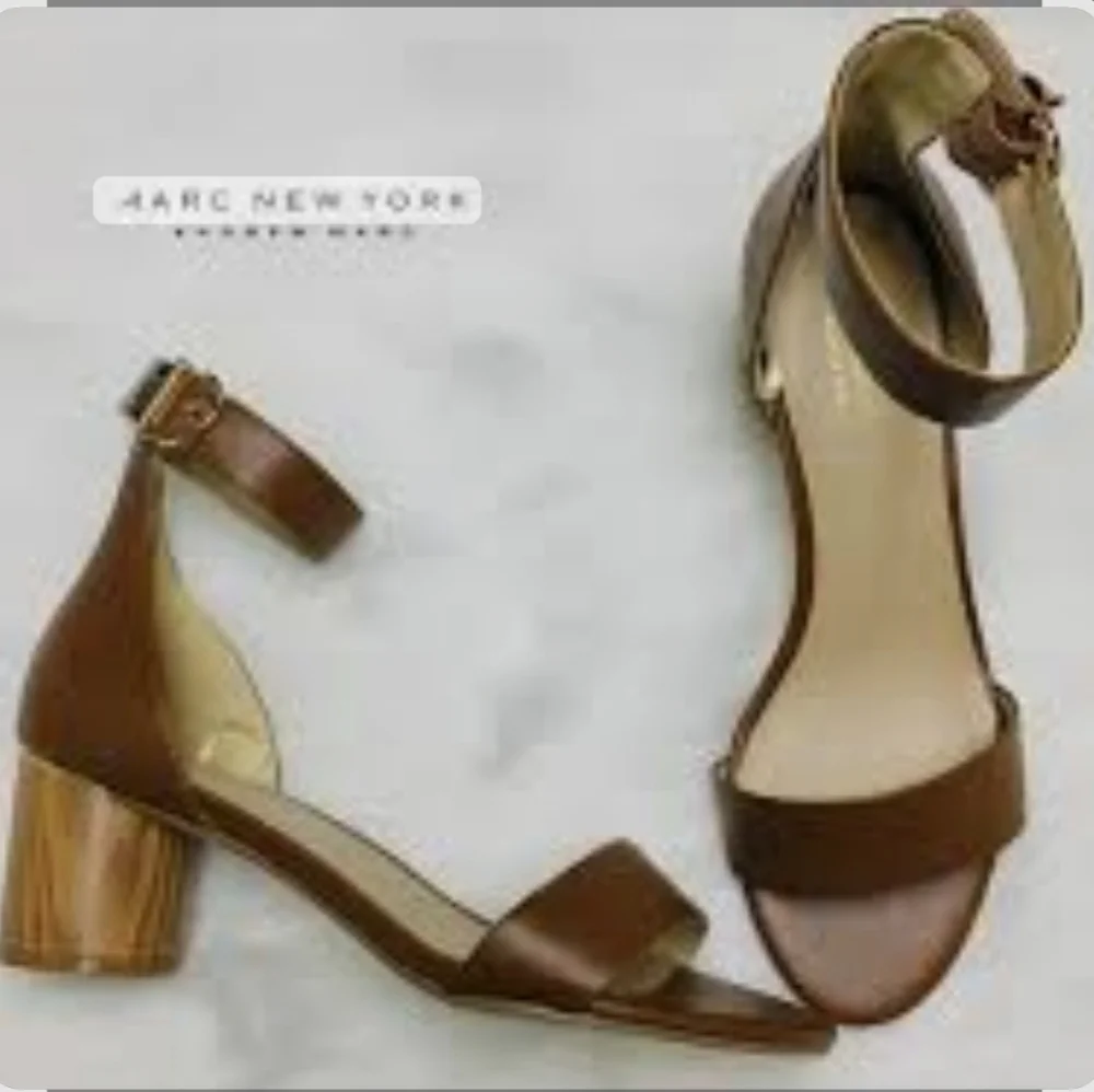Marc New York Andrew Marc Brown Block Heel open toe Sandals 8
